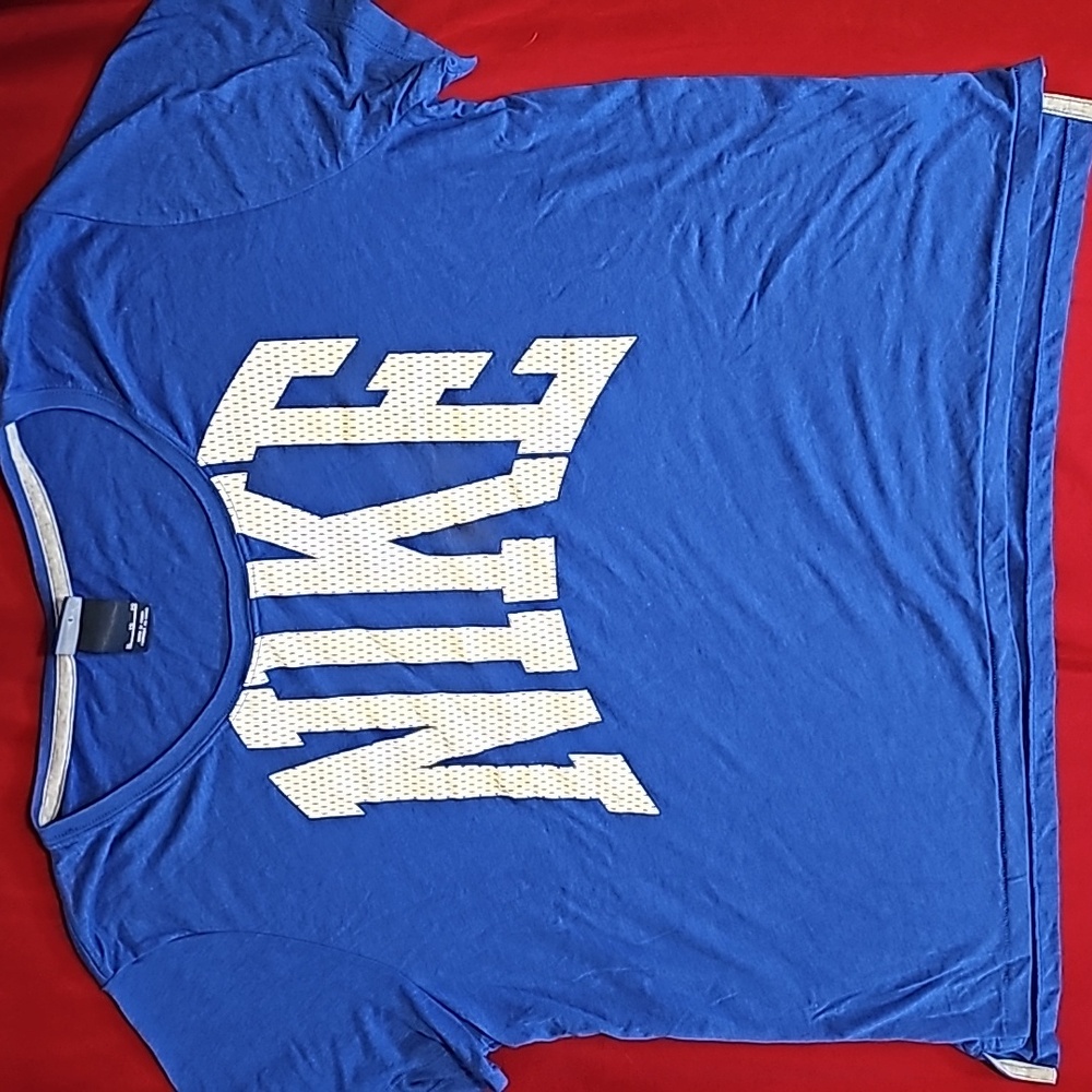 Women's Nike shirt size XL